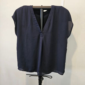 Women's Ann Taylor V-Neck, Front Pleated, Cap Sleeved Blouse Size S Blue